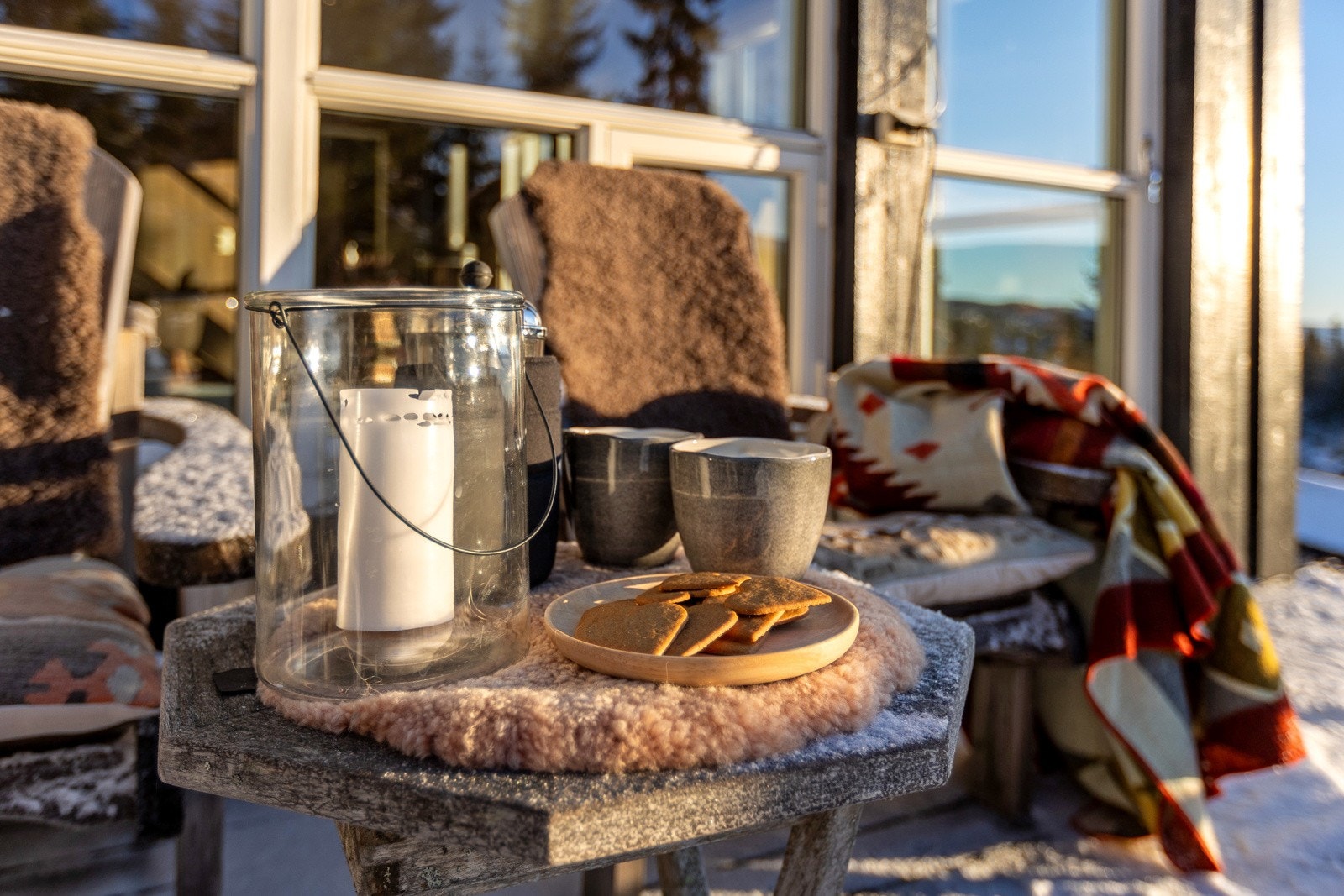 Enkel tilgang fra alpinbakken gjør det fristende å ta lunsjen i hytteveggen. Galleribilde