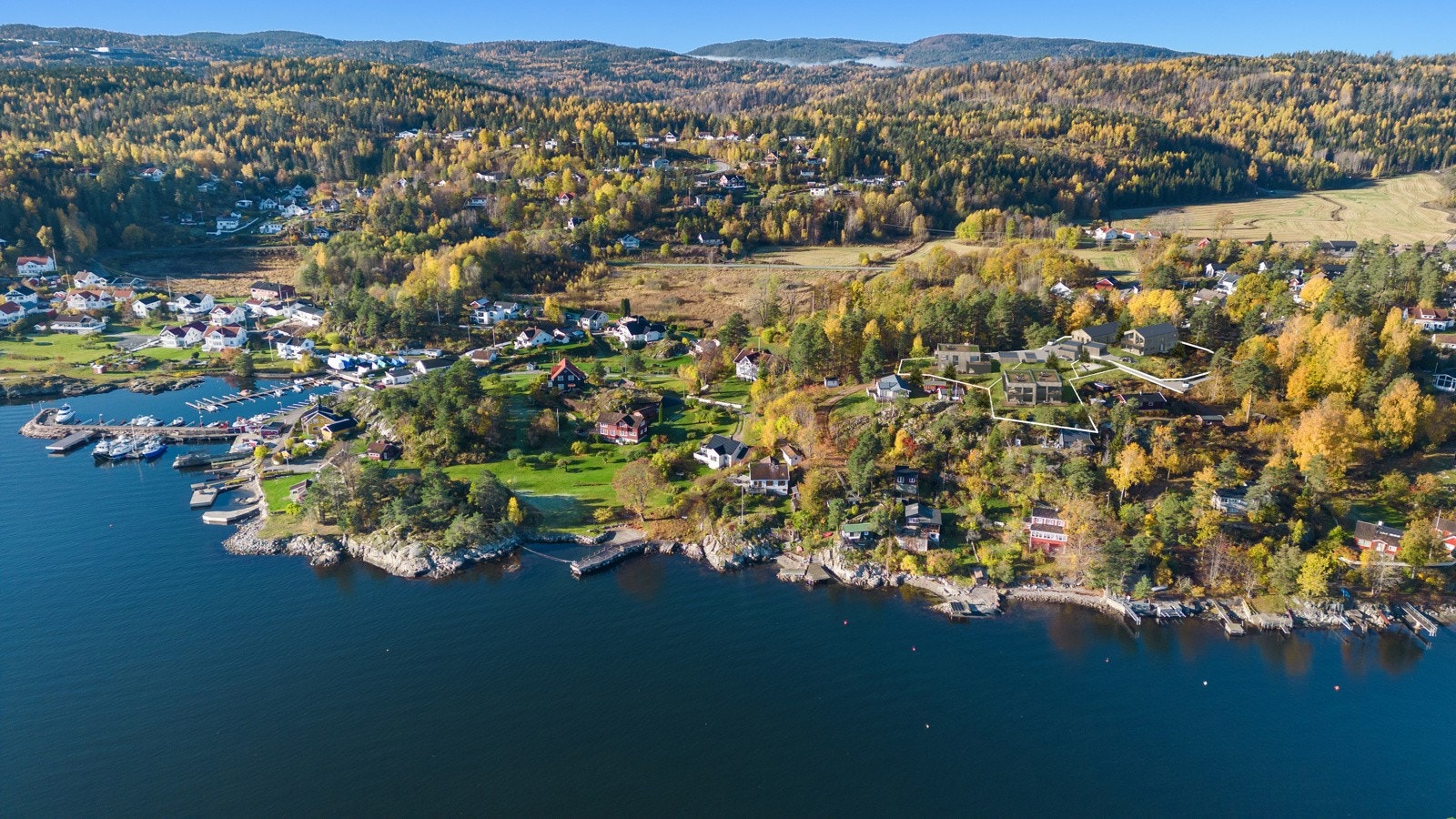 Fantastisk beliggenhet få meter fra sjøen Galleribilde