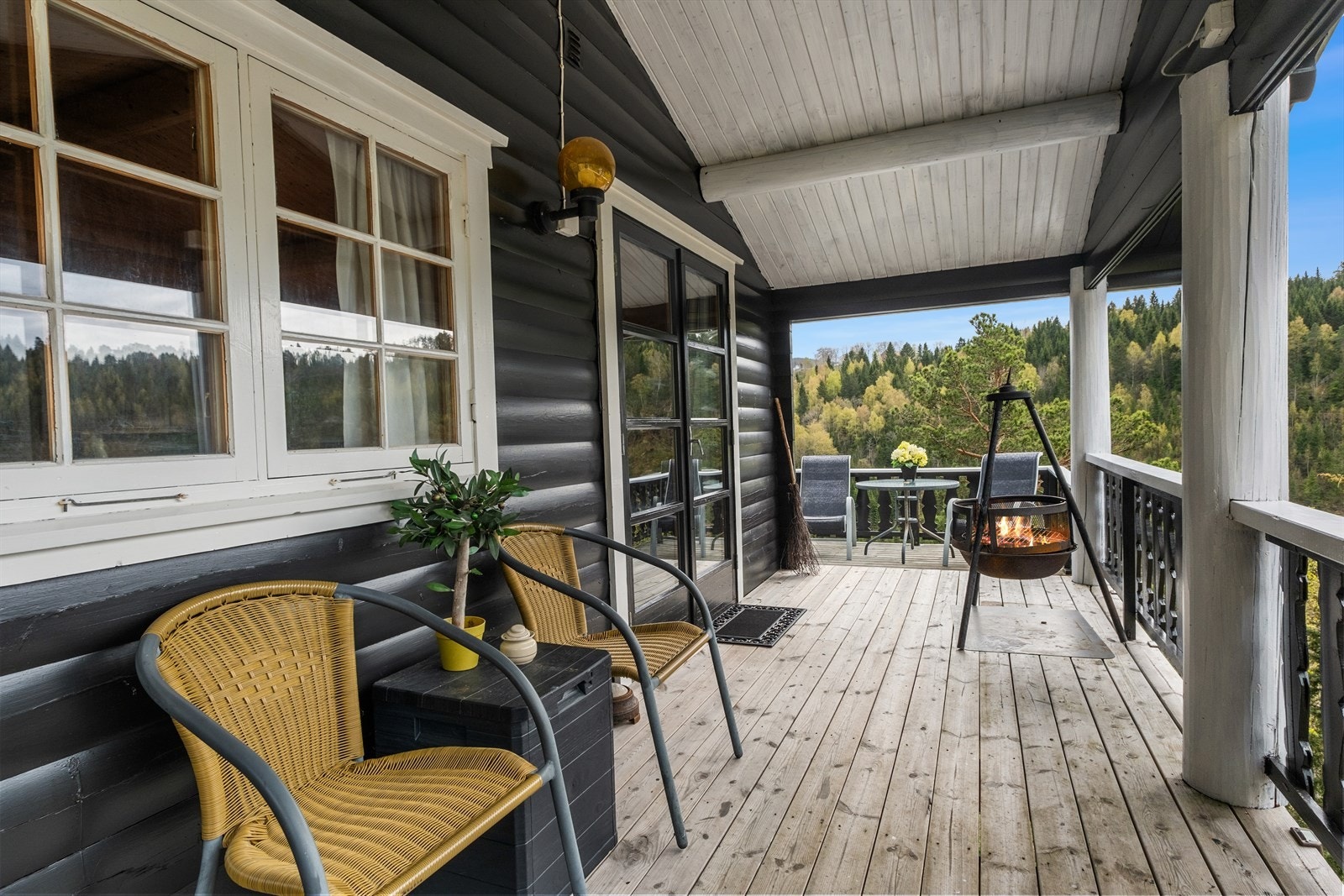 Her kan du nyte sole store deler av dagen, samt utsikt mot naturskjønne omgivelser. Galleribilde