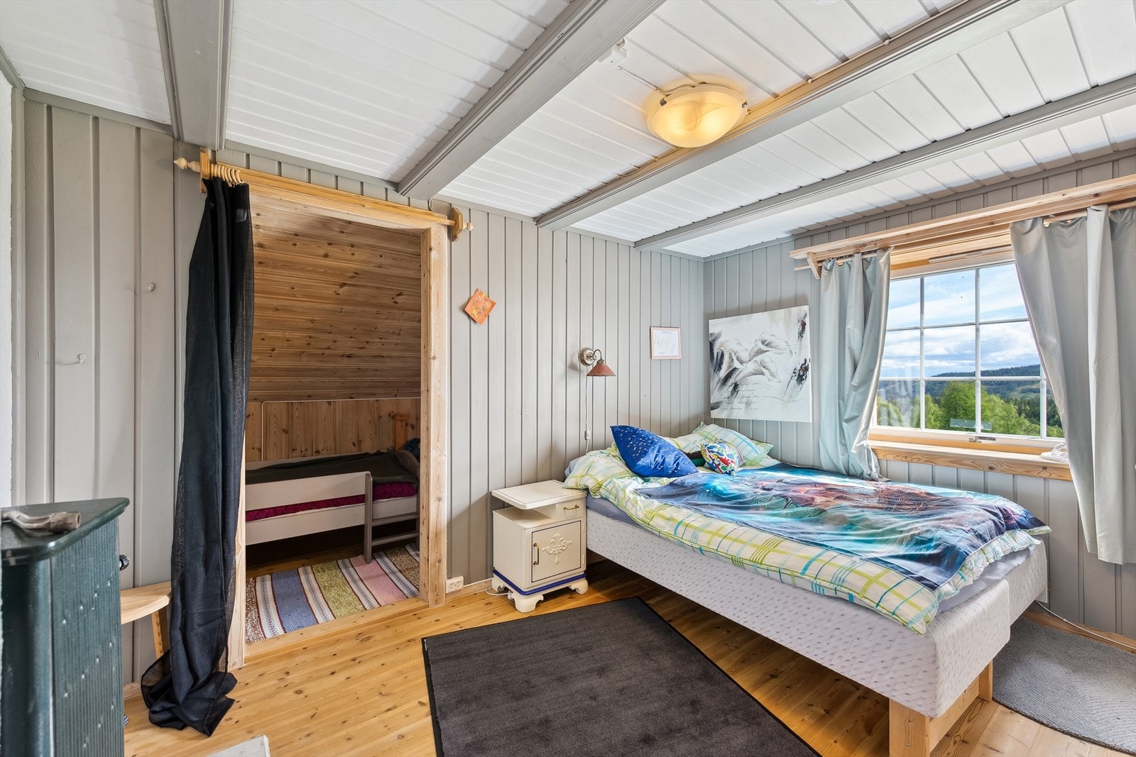 Sovereom 2 med plass til dobbeltseng og tilknytning til ekstra romsløsning. Galleribilde