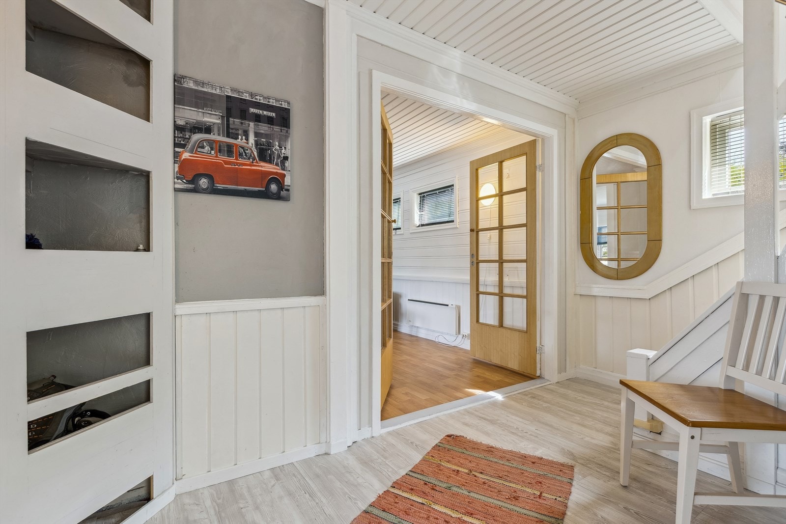 Boligens 1. etasje består av entré, pent bad, romslig gang, kjøkken, stue. Galleribilde