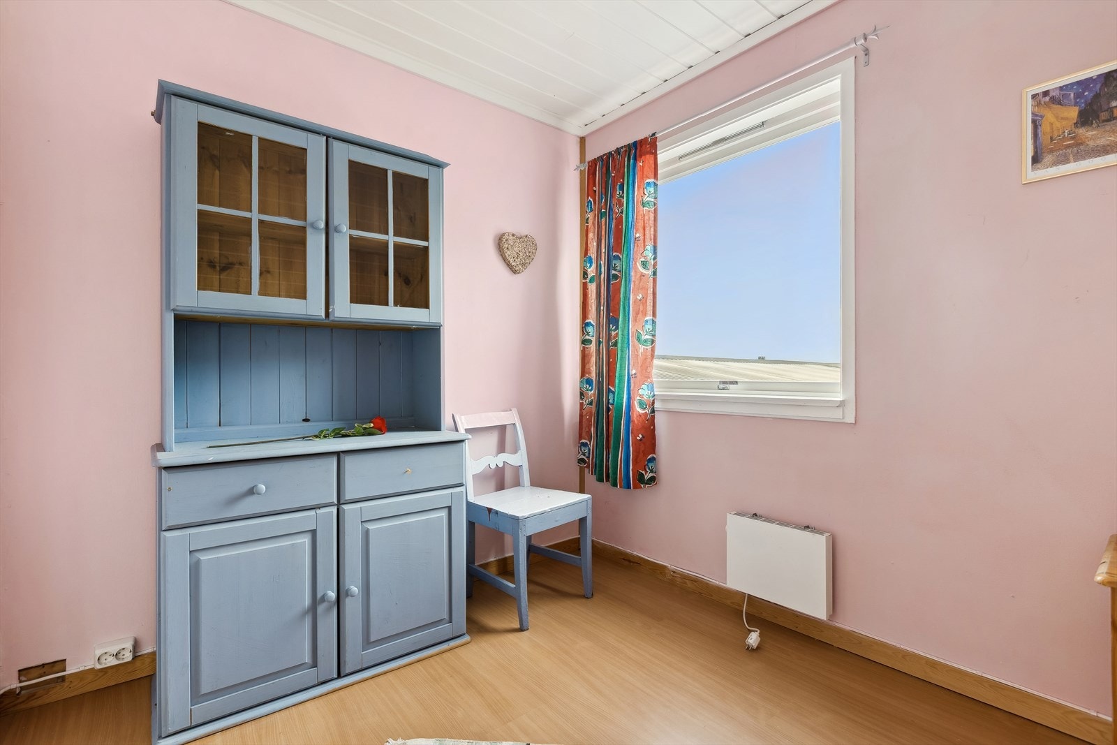 Det gjøres oppmerksom på at to av rommene er avsatt til boder. Galleribilde