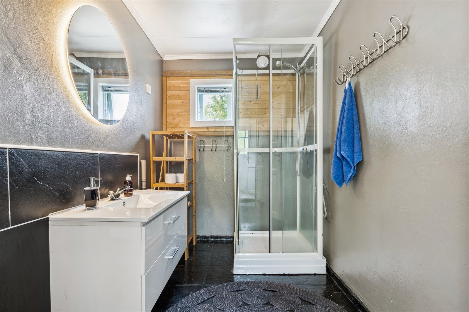 Stilrent baderom på 5 m². Galleribilde