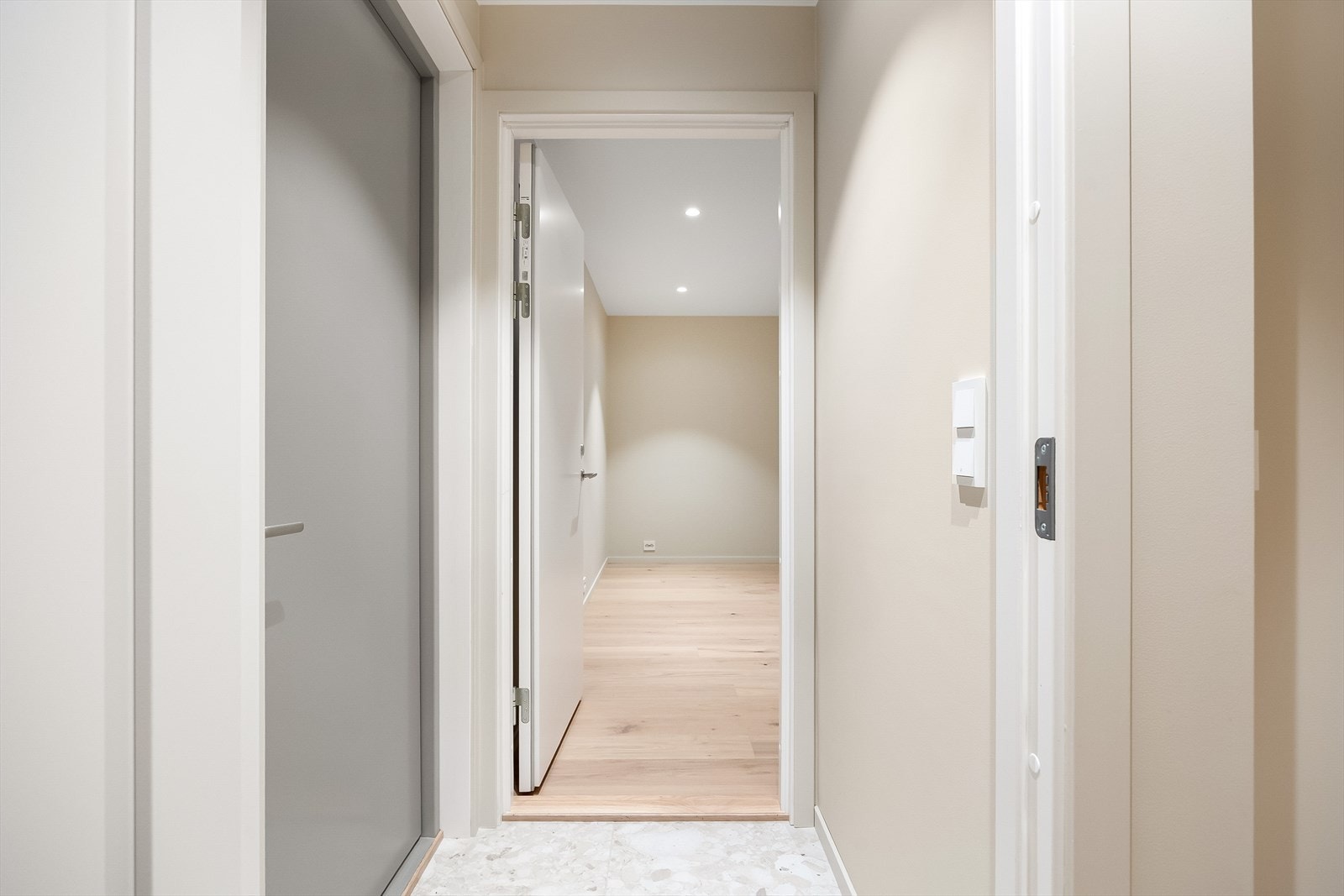 Entré i kjeller Galleribilde