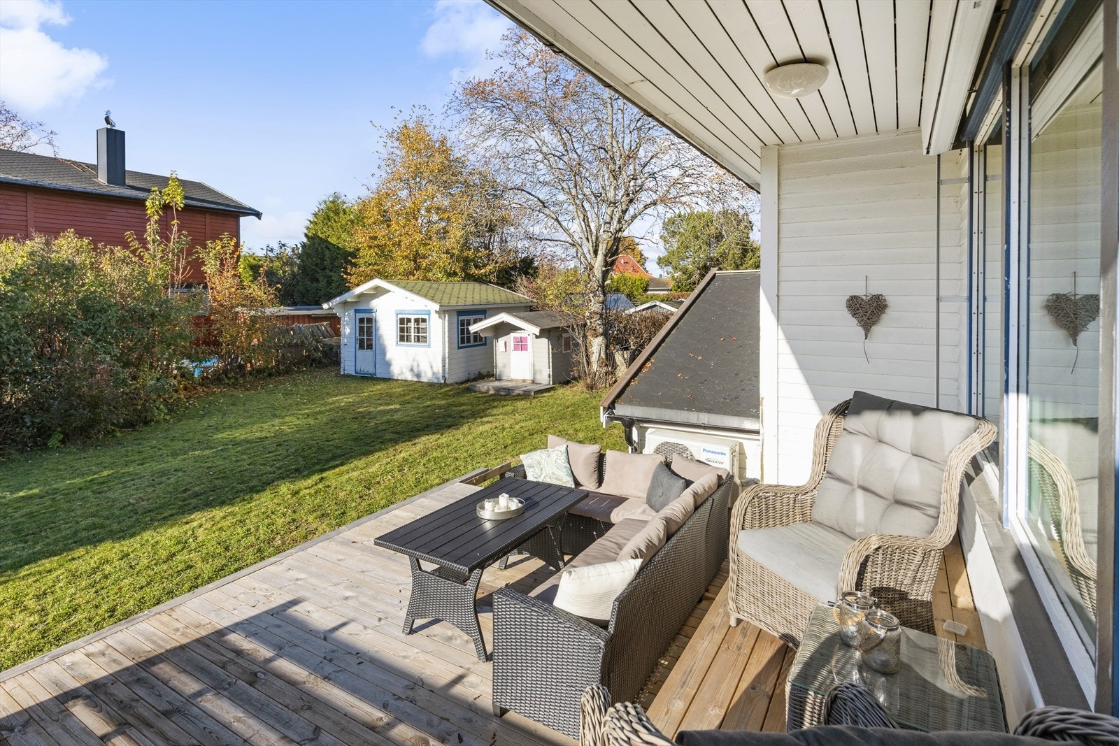 Terrassen er orientert mot vest, noe som gir gode solforhold på ettermiddagen. Galleribilde