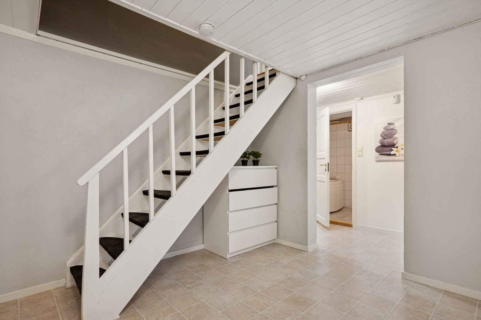 Trapperom til kjelleretasjen. Galleribilde