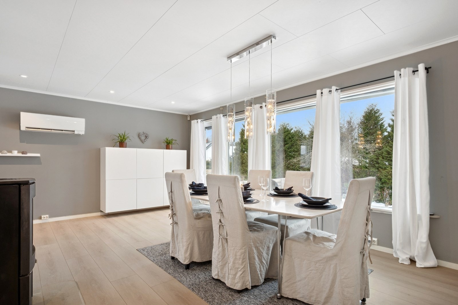 I stuen er det også en effektiv varmepumpe, som bidrar til et behagelig inneklima hele året. Galleribilde