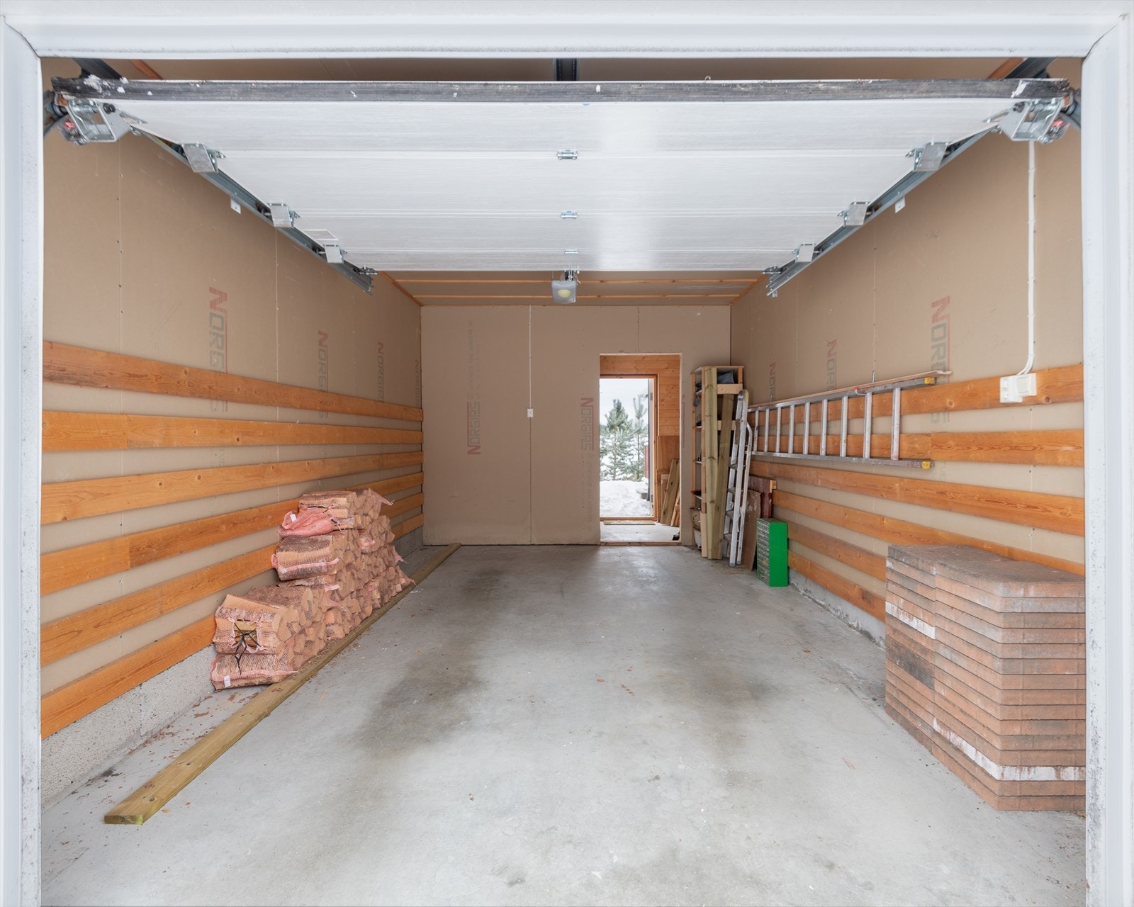 Garasjen. Galleribilde