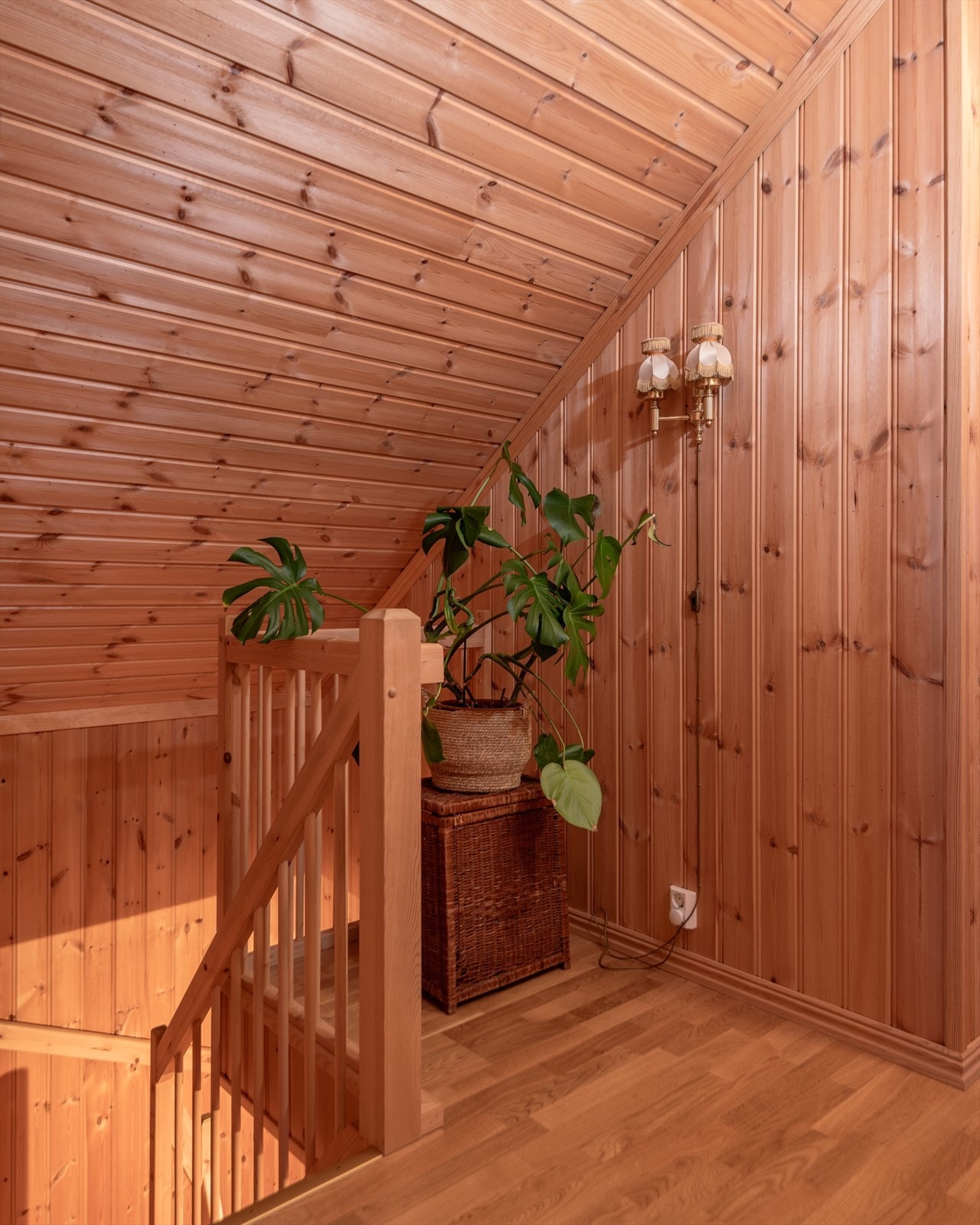 I loftetasjen er det en gang, et toalettrom, bod og 2 gode soverom. Galleribilde