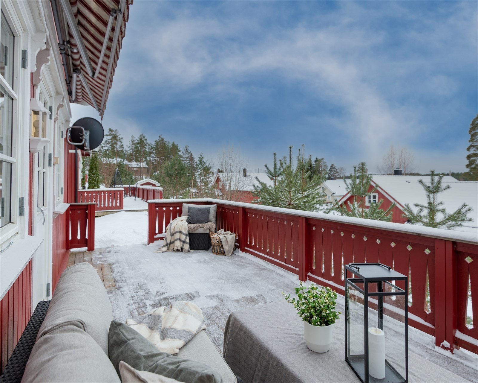 Her er det god plass til flere utegrupper og grill. Galleribilde