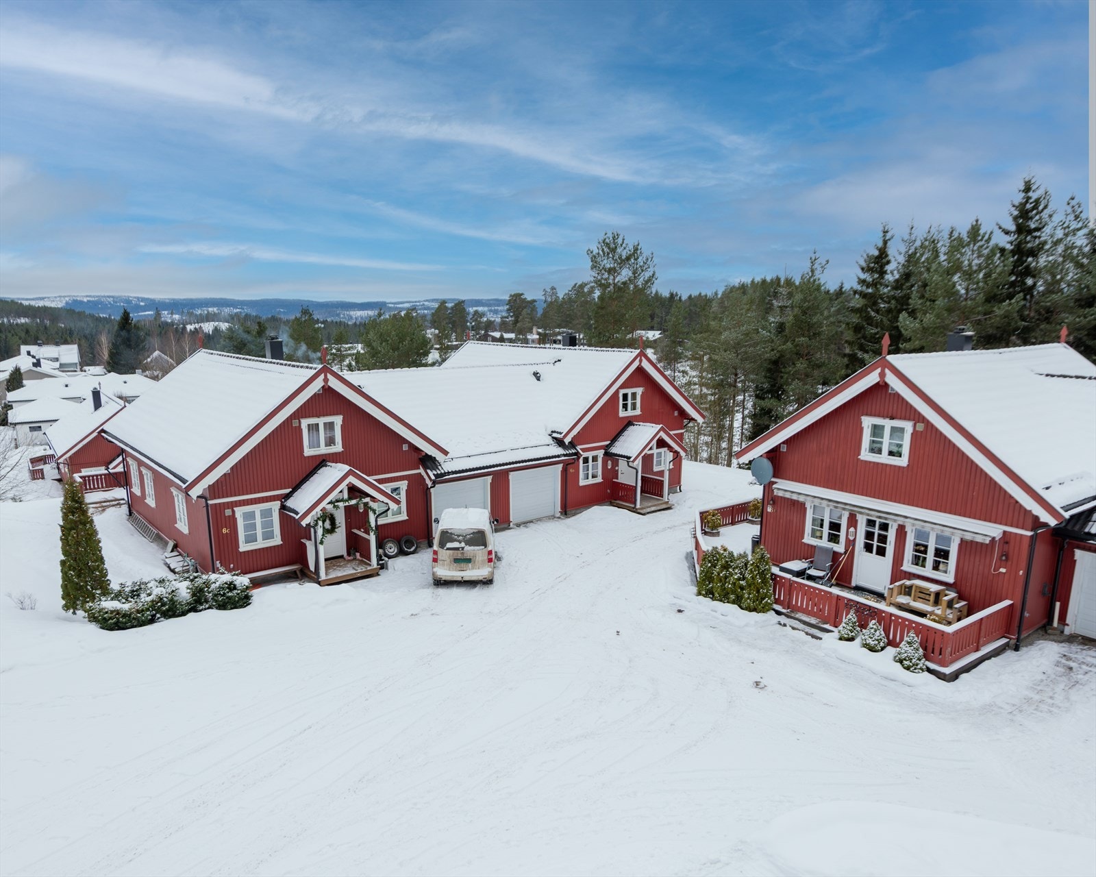 Det er også kort vei til Setten, den vakre perlen av en innsjø - som byr på et mangfold av aktiviteter både sommer og vinter når isforholdene tillater det. Galleribilde