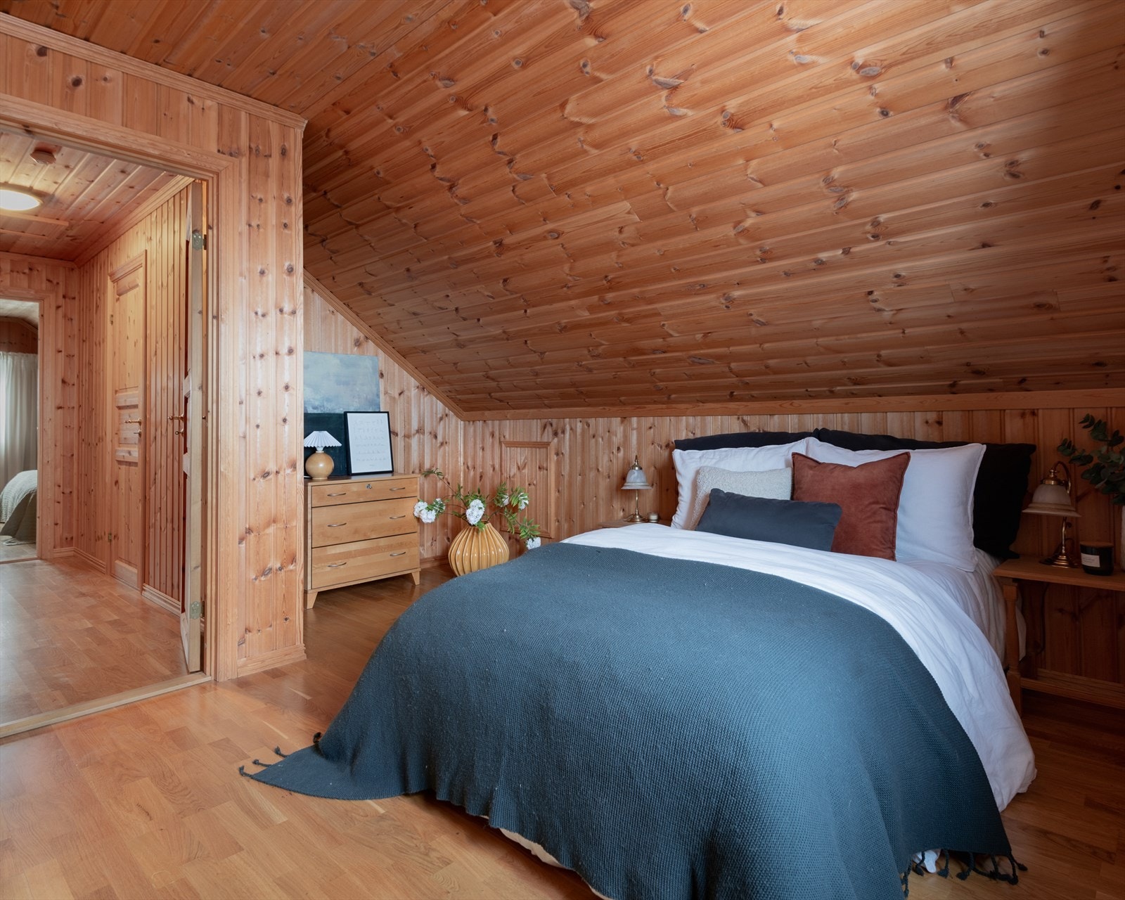 Begge soverommene i denne etasjen har tilgang til knekott. Galleribilde