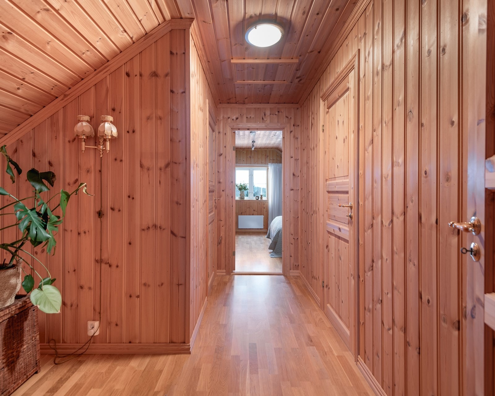 Soverommene ligger plassert i hver sin ende av loftetasjen. Galleribilde