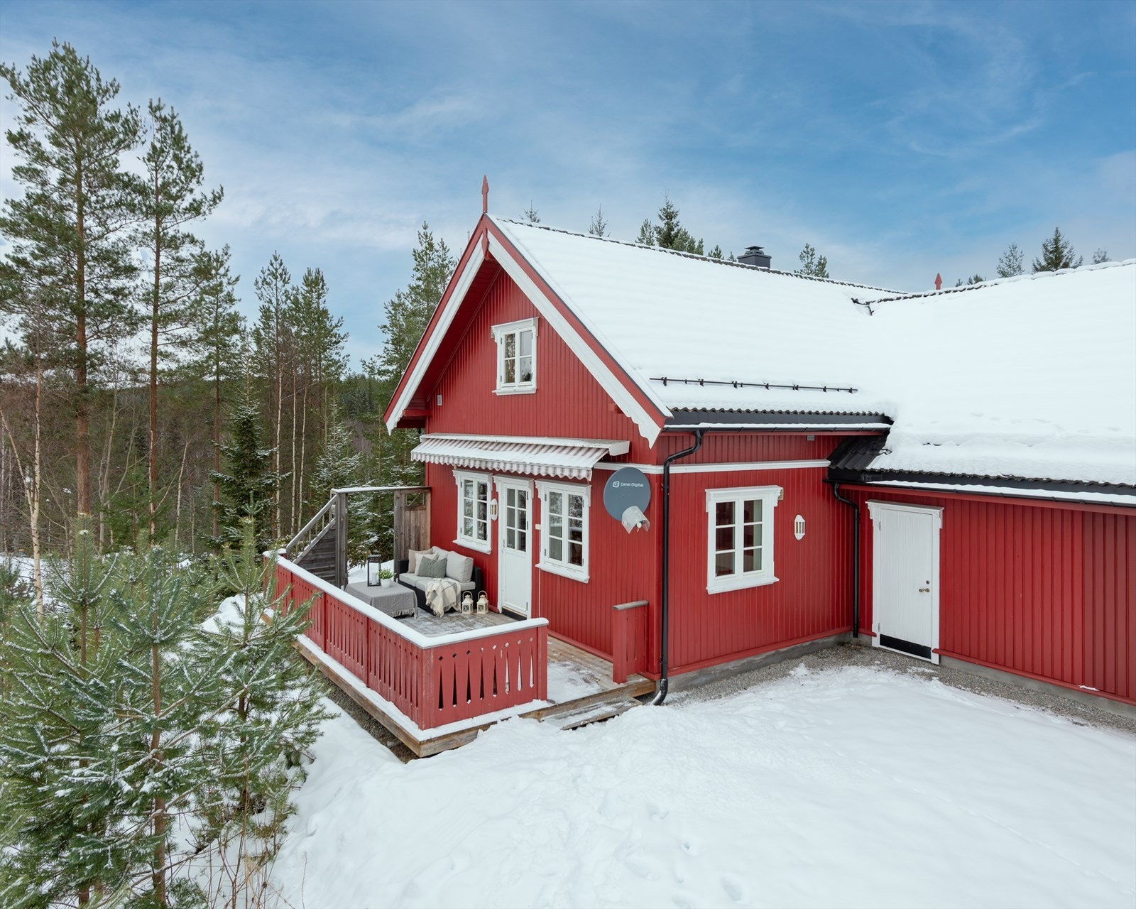En velholdt og familievennlig enebolig over to plan - i naturskjønne og barnevennlige omgivelser. Galleribilde