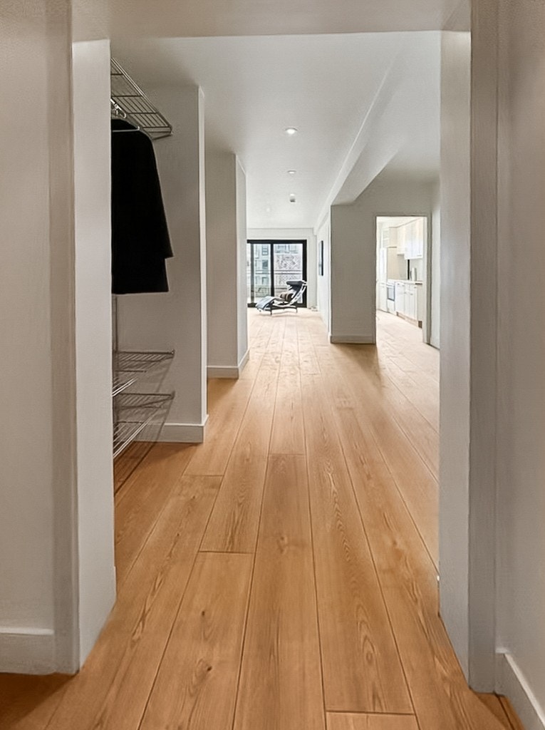 Gang sett mot stue og kjøkken - som også kan benyttes som spisestue Galleribilde