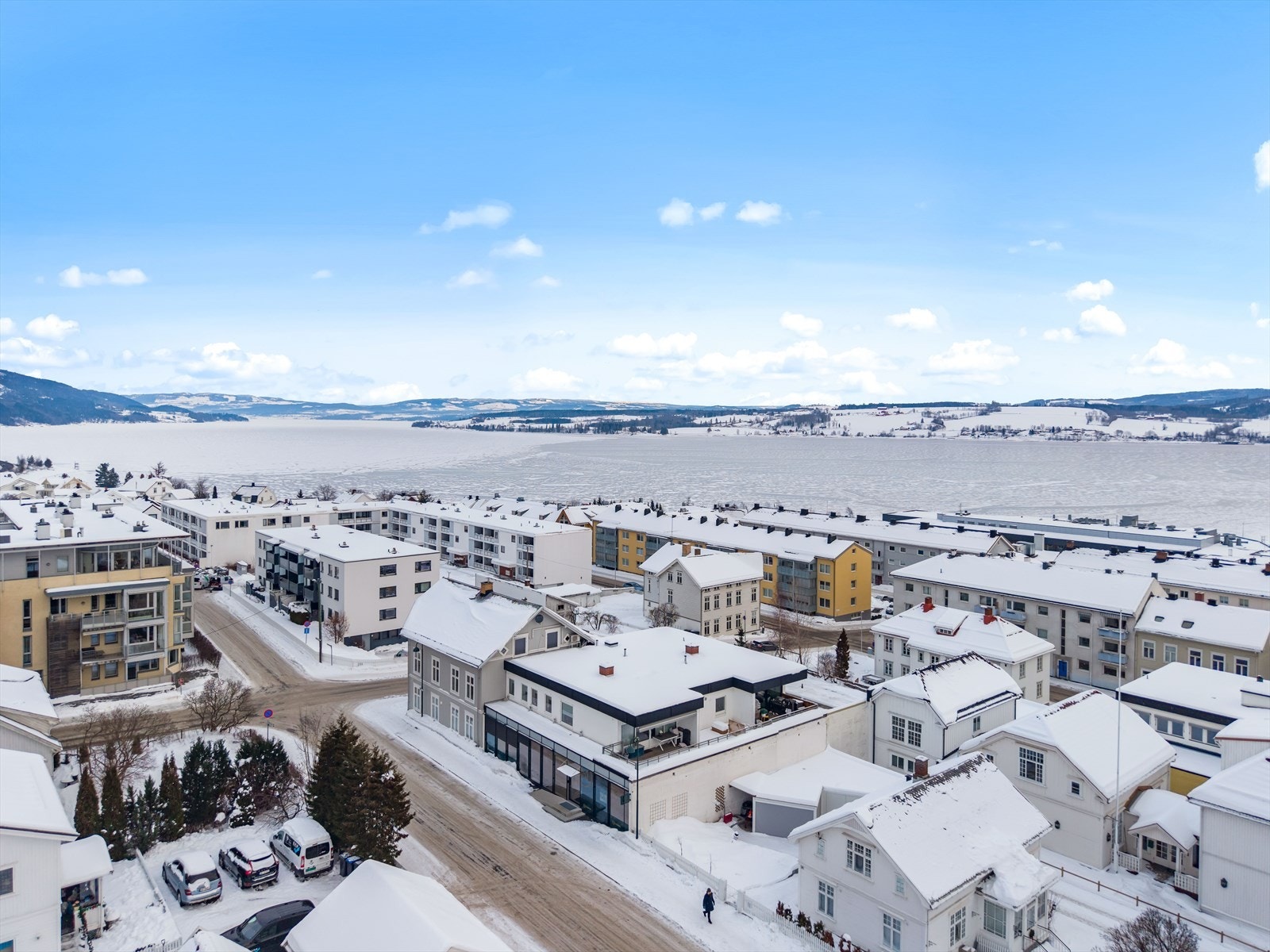 En romslig og lys 4-roms hjørneleilighet med attraktiv beliggenhet midt i Gjøvik sentrum. Galleribilde