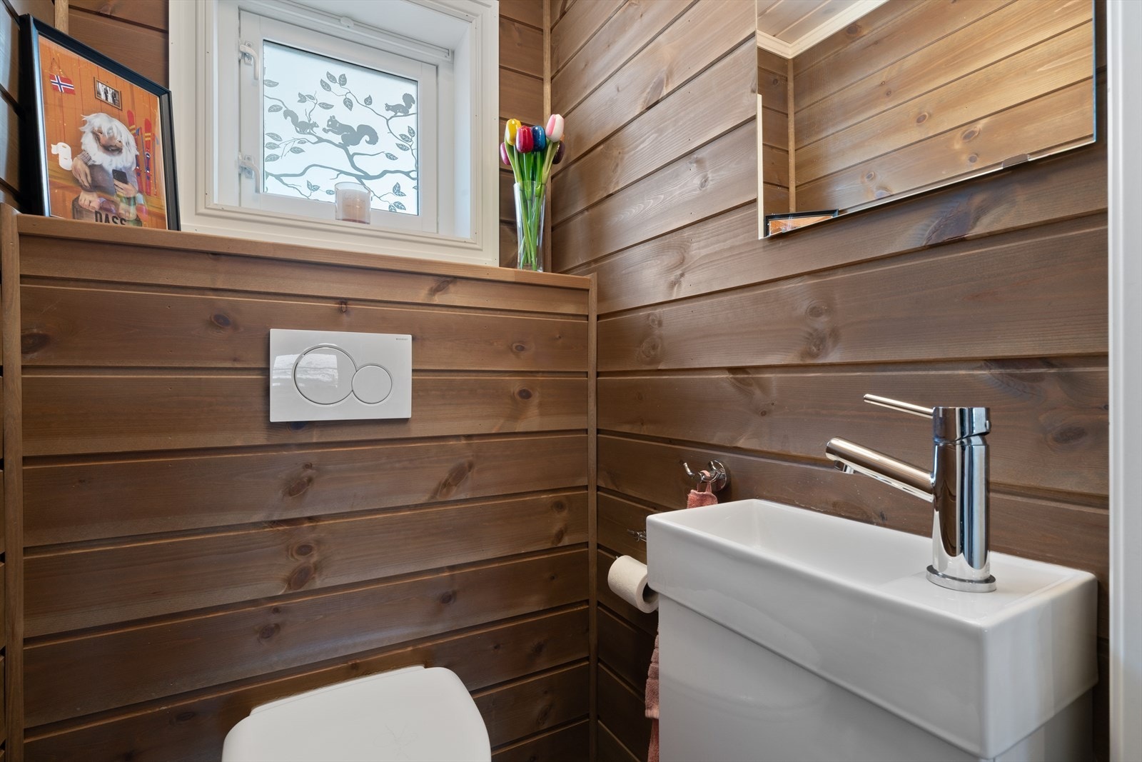 Praktisk toalettrom til de dagene mange er samlet på fjellet. Galleribilde