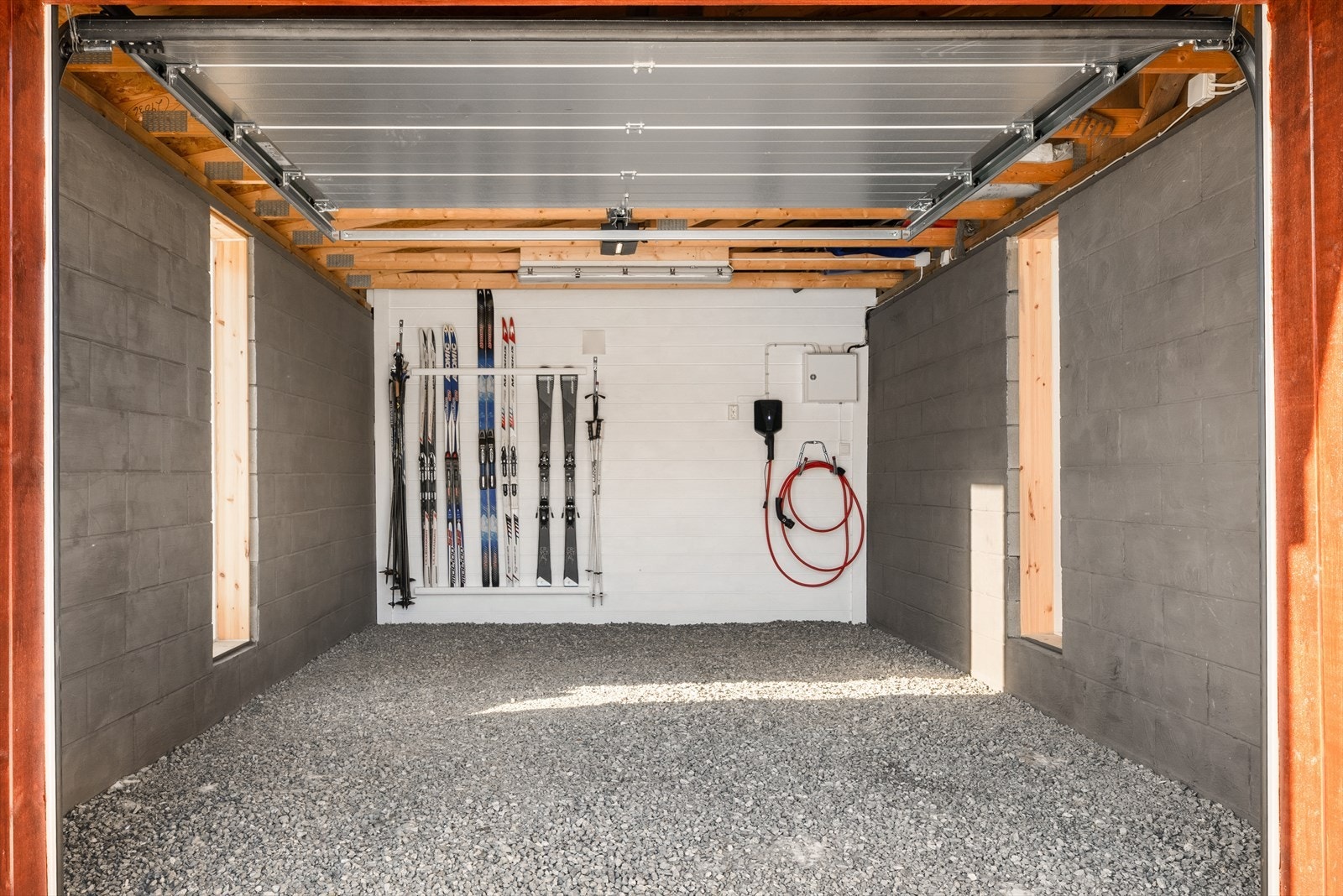 Garasje er luksus. Her står bilen trygg og skjermet hele året. Galleribilde