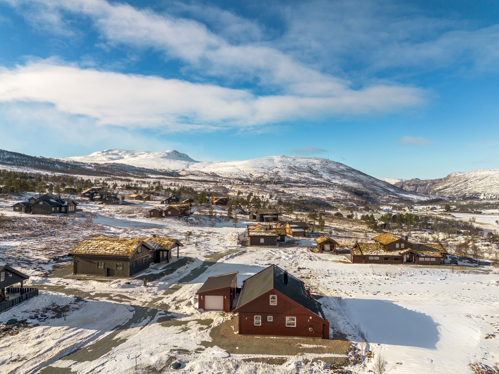 Hytten ligger med nærhet til stort løypenett i Sysendalen, alpinanlegg og spennende toppturer. Galleribilde