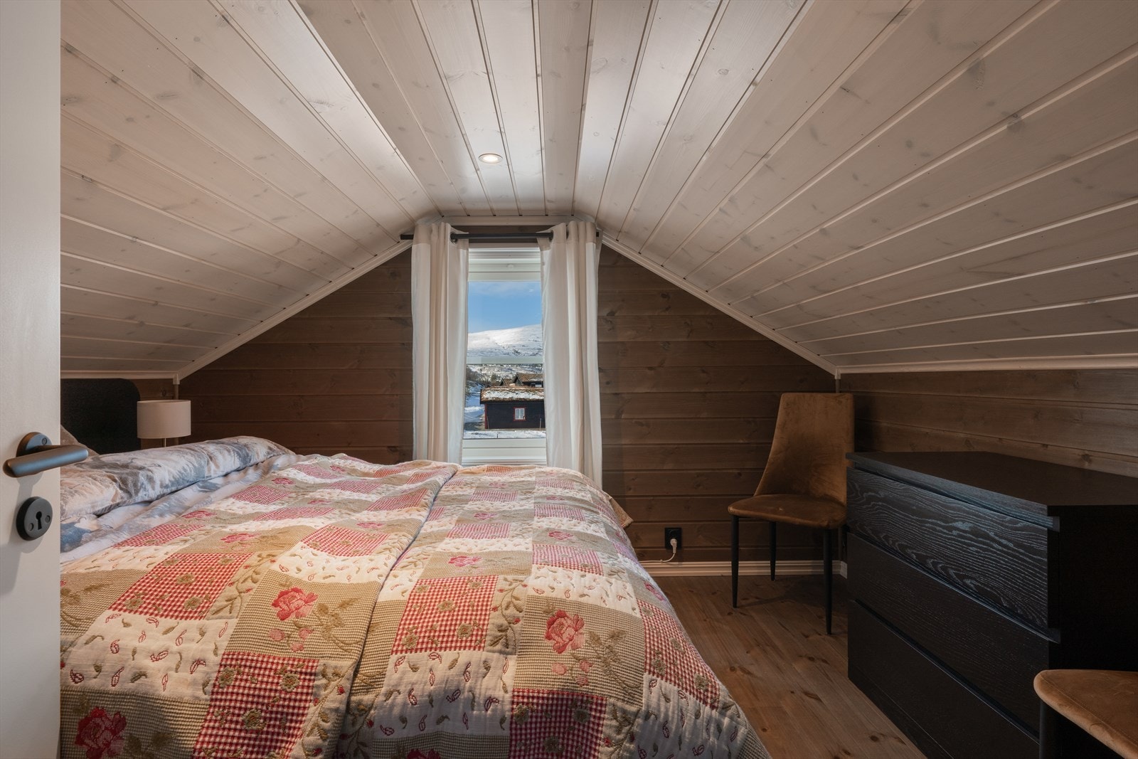 Hemsen har også 2 rom innredet med senger Galleribilde