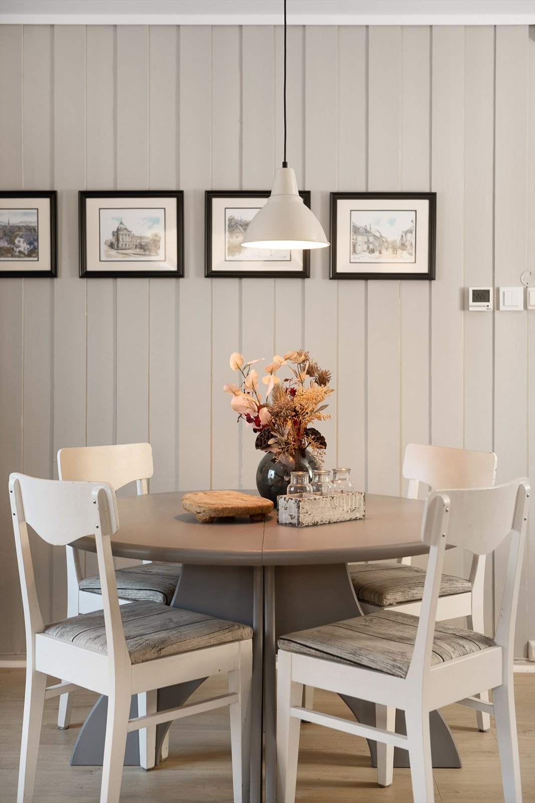 Koselig å samles til felles måltider rundt spisebordet. Galleribilde