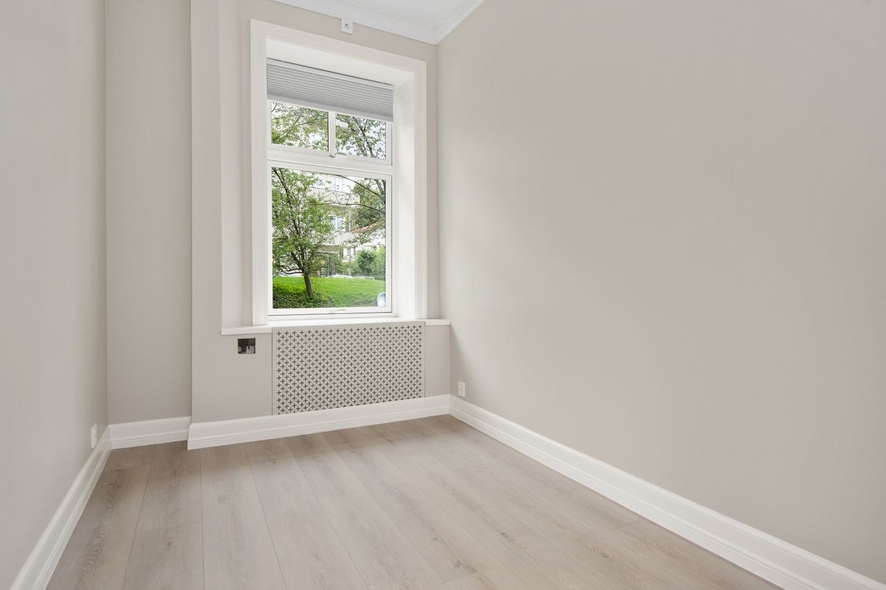 Hovedsoverommet fremstår som lyst og romslig Galleribilde