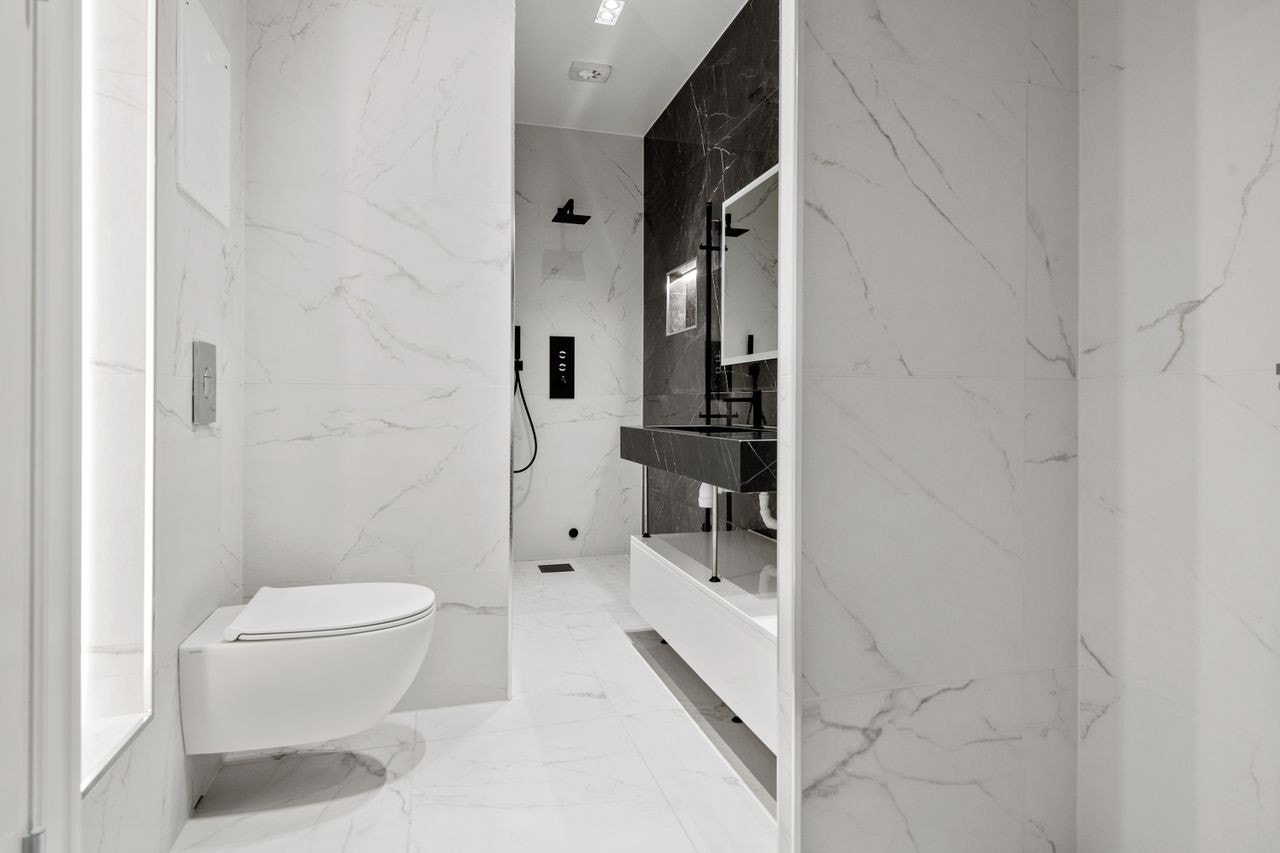 Rålekkert bad fra 2019 med marmor fliser Galleribilde