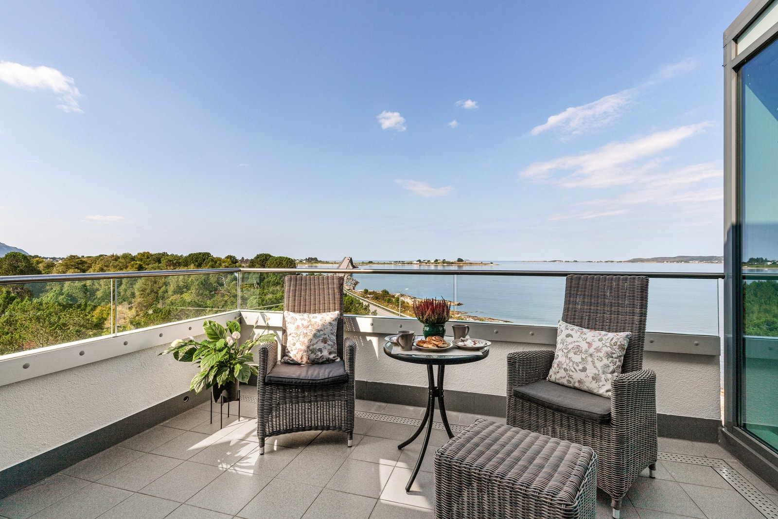 Her bor du høyt og fritt med fantastisk utsikt i alle retninger. Galleribilde