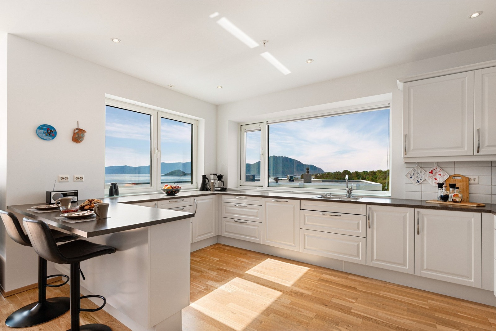 Kjøkken fra HTH med Siemens hvitevarer. Galleribilde