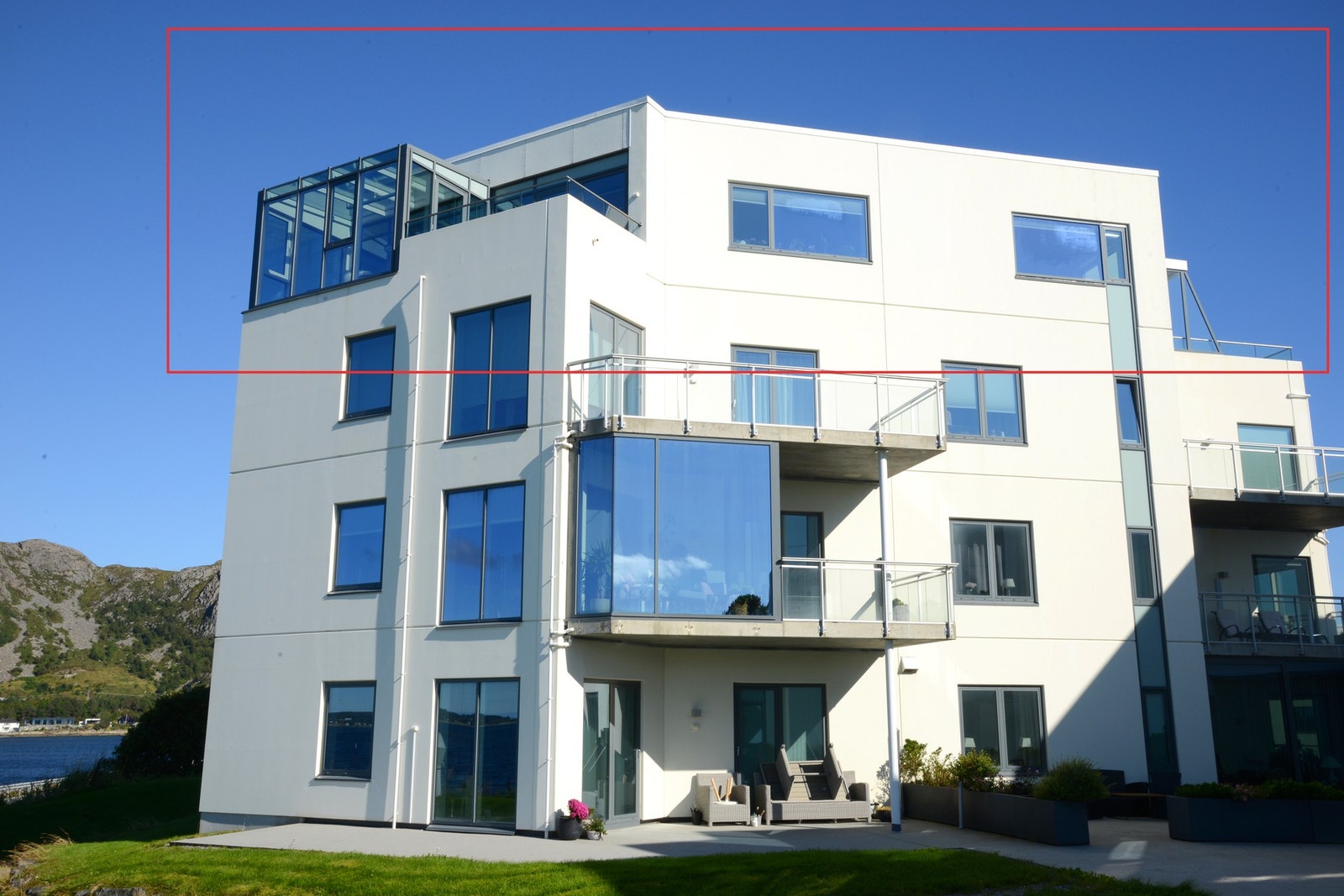 Attraktiv toppleilighet med panoramautsikt og gode solforhold. Galleribilde