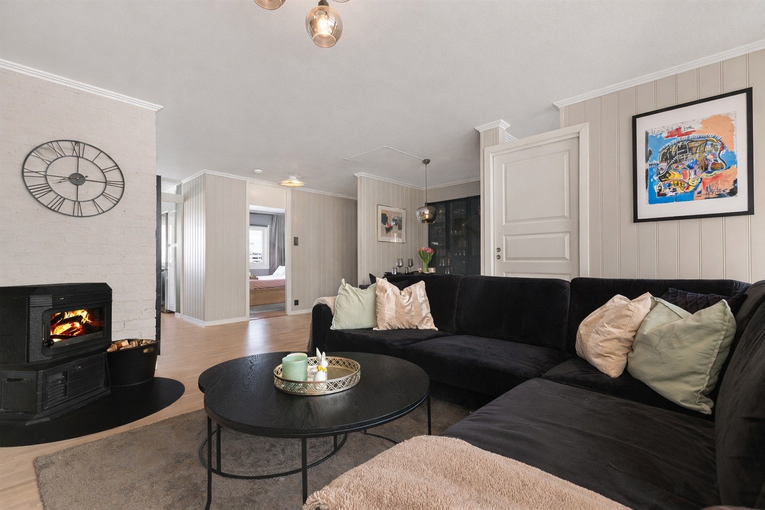 Leiligheten holder en gjennomgående god standard og fremstår som lys og trivelig. Galleribilde