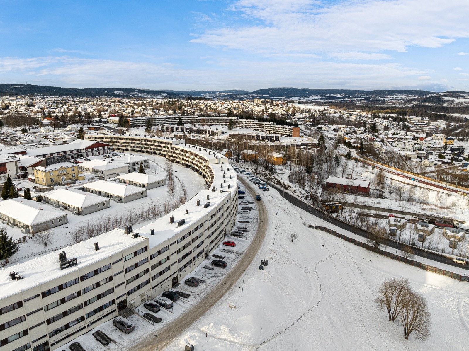 Leiligheten har en fin beliggenhet sentralt på Strømmen med nærhet til alt man trenger for en komfortabel hverdag. Galleribilde