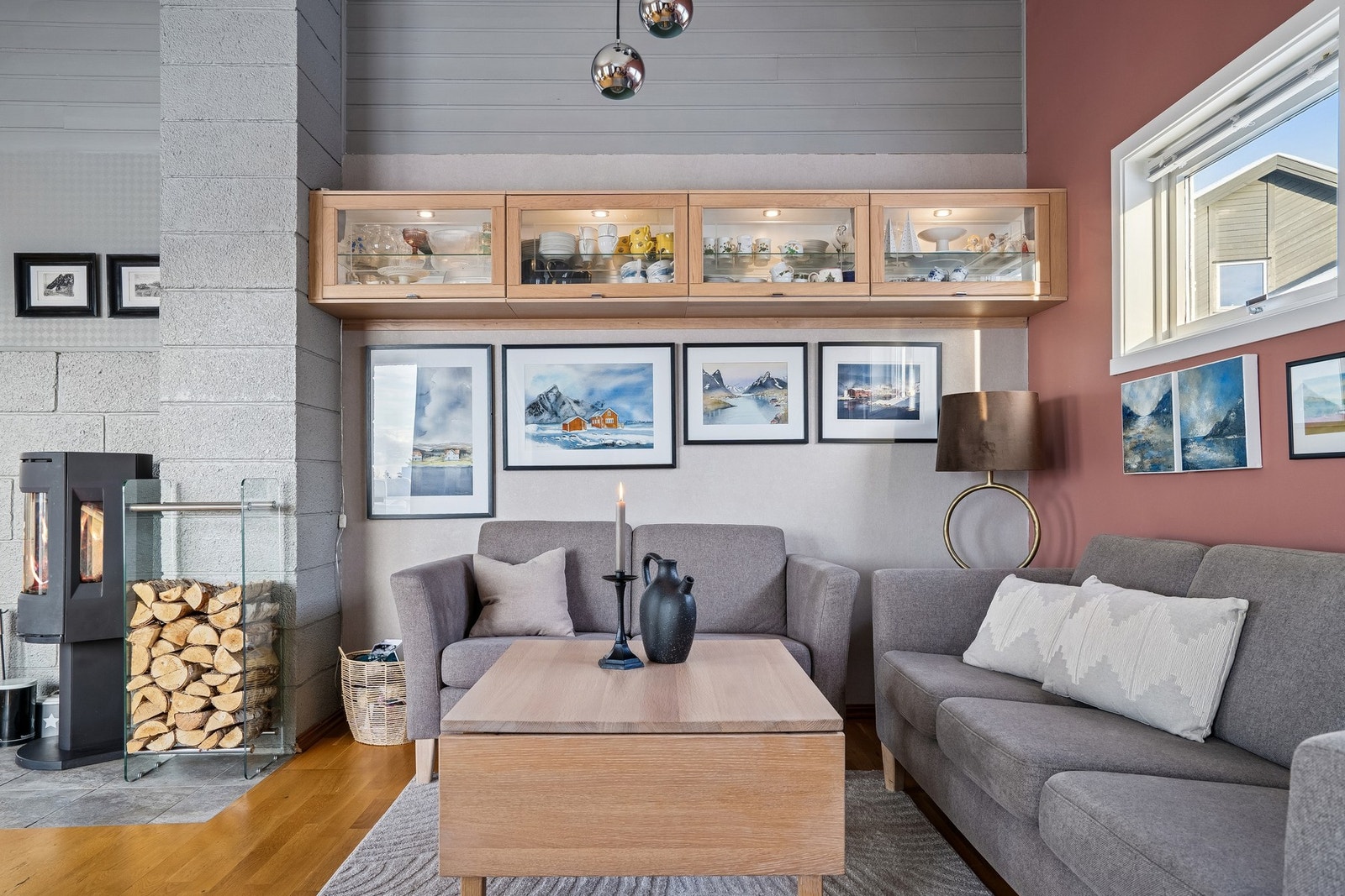 Godt med plass for etablering av sofakrok, fratrukket TV-sonen. Galleribilde