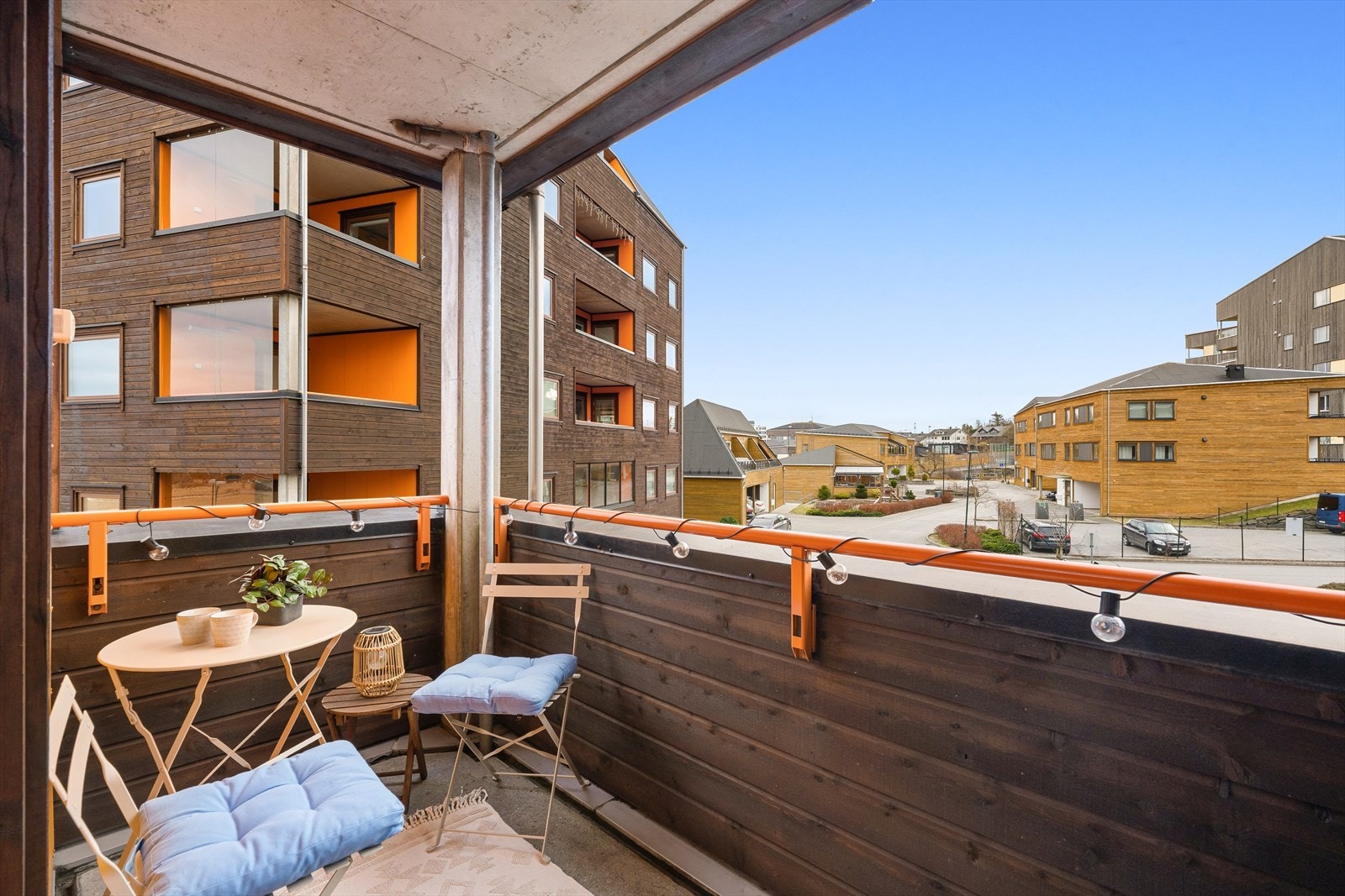 Balkong med plass for ute møbler. Galleribilde