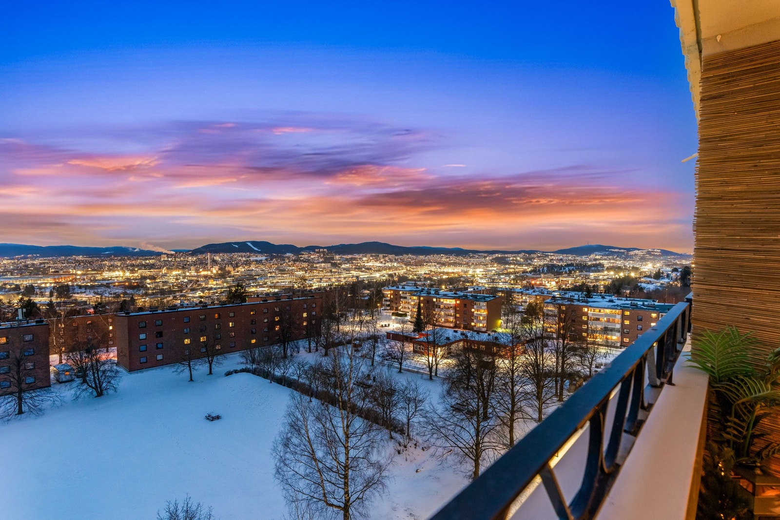 Magisk utsyn når byen roer seg. Galleribilde