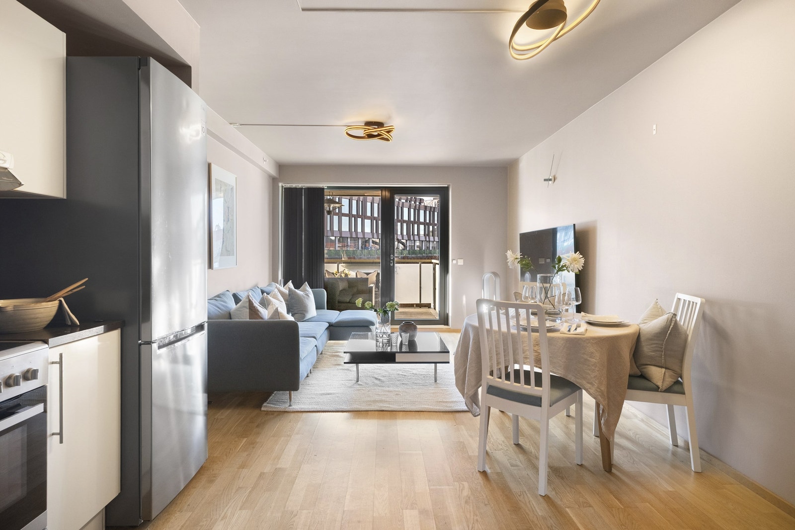 Fra stuen er det direkte utgang til balkongen. Galleribilde