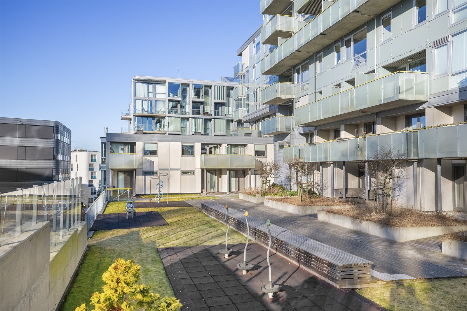 Uteområdene er pent opparbeidet og vedlikeholdes av borettslaget. Galleribilde