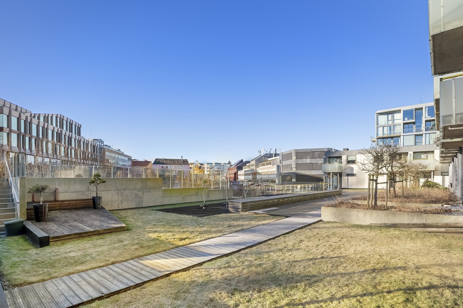 Beliggenheten er sentrumsnær med kort vei til alle byens fasiliteter og kulturtilbud. Galleribilde