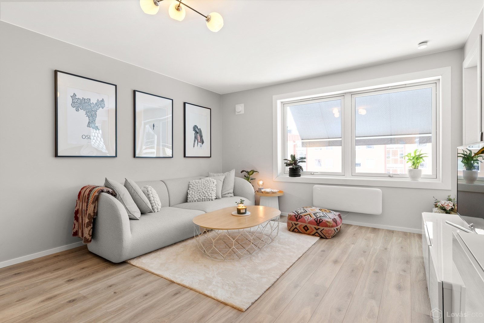 Det er fin plass til egen sofakrok i stue. Galleribilde