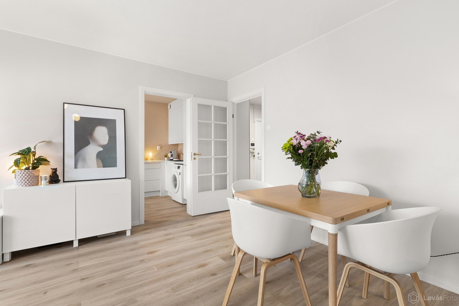 Oppussing av overflater ble utført i 2017. Nye vinduer og balkongdør fra 2022. Galleribilde