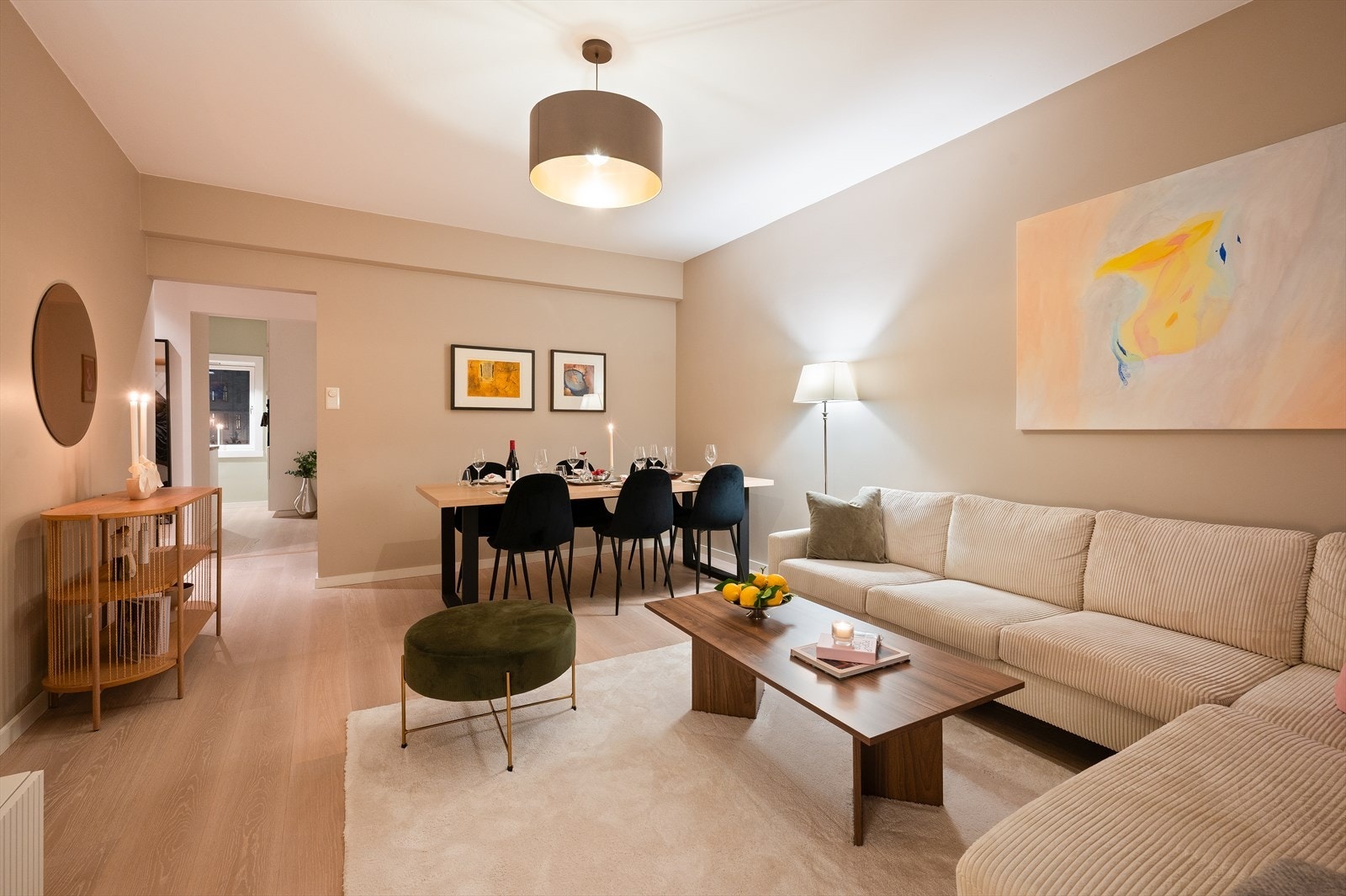 God plass til ønsket møblement i denne romslige stuen. Galleribilde