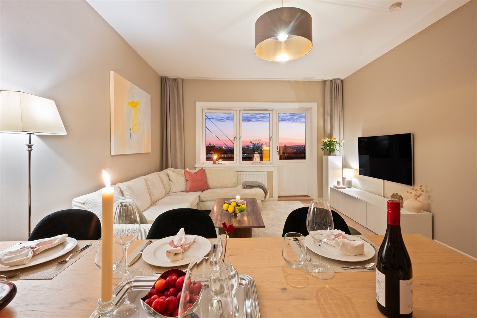 Naturlig sone for plassering av spisebord. Galleribilde