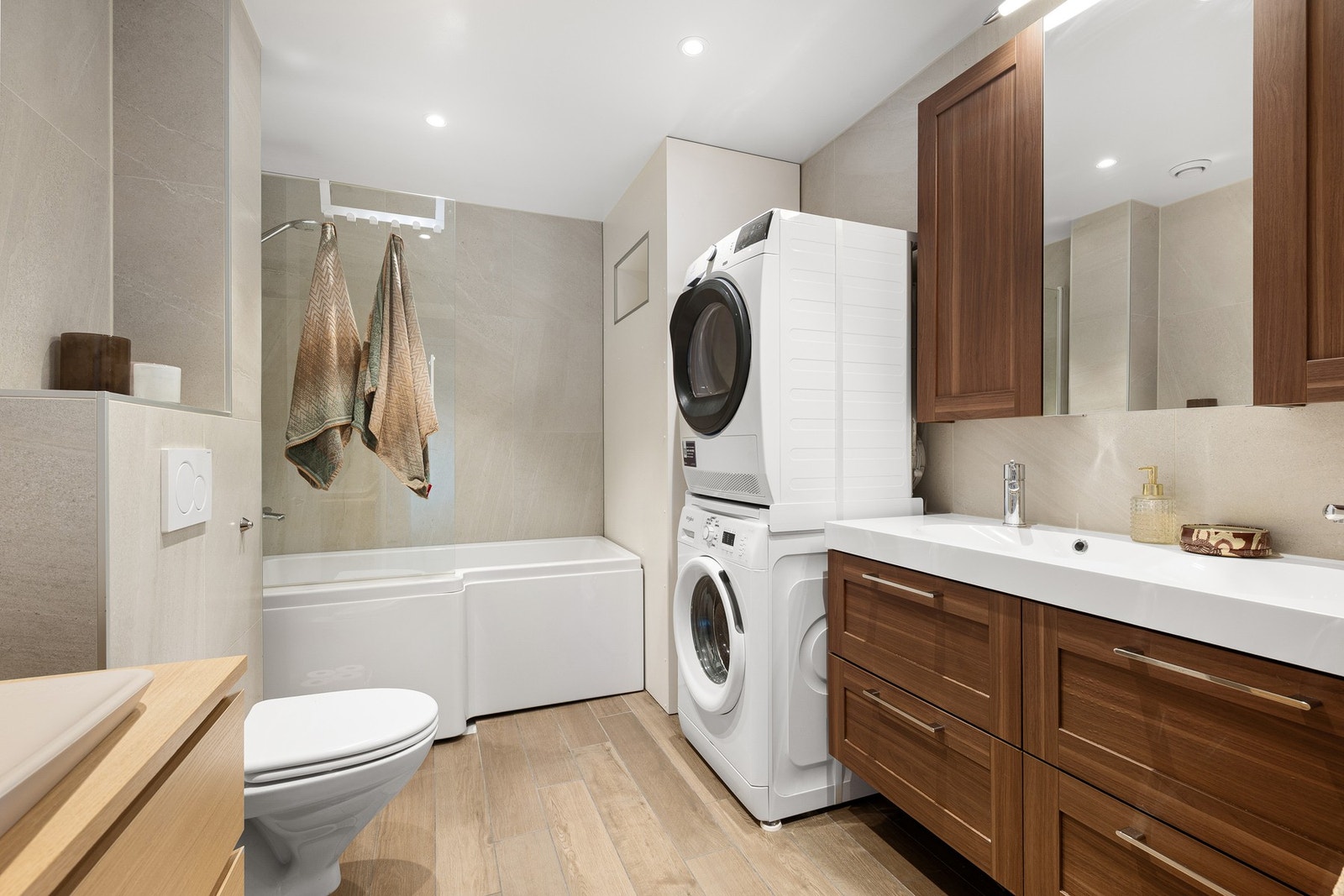 Lekkert bad som ble oppgradert av fagfolk i 2018. Galleribilde