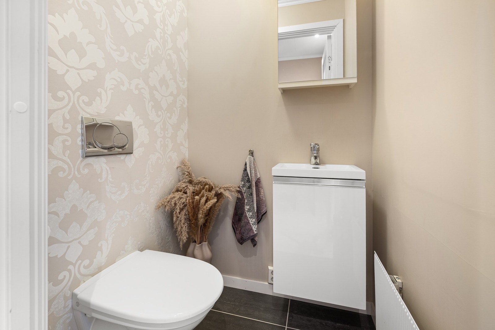 Praktisk toalettrom ved yttergangen. Galleribilde