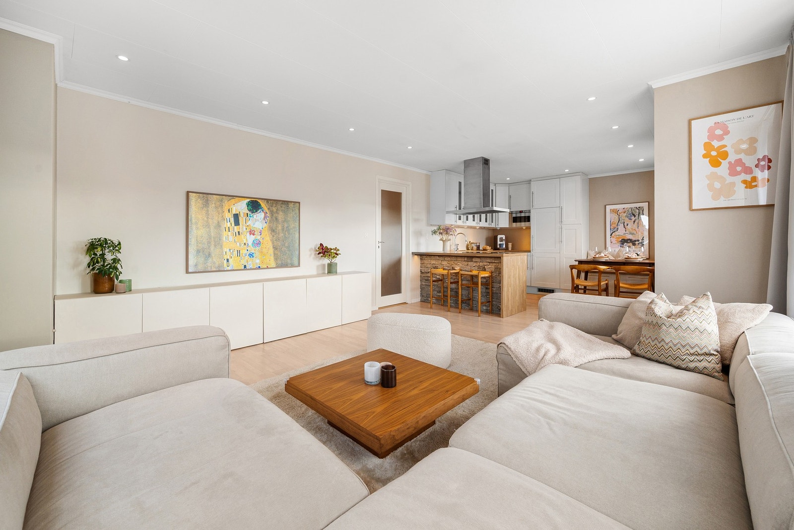 En delikat og romslig 4-roms på 96 kvm BRA med flott beliggenhet i 2.etasje. Galleribilde