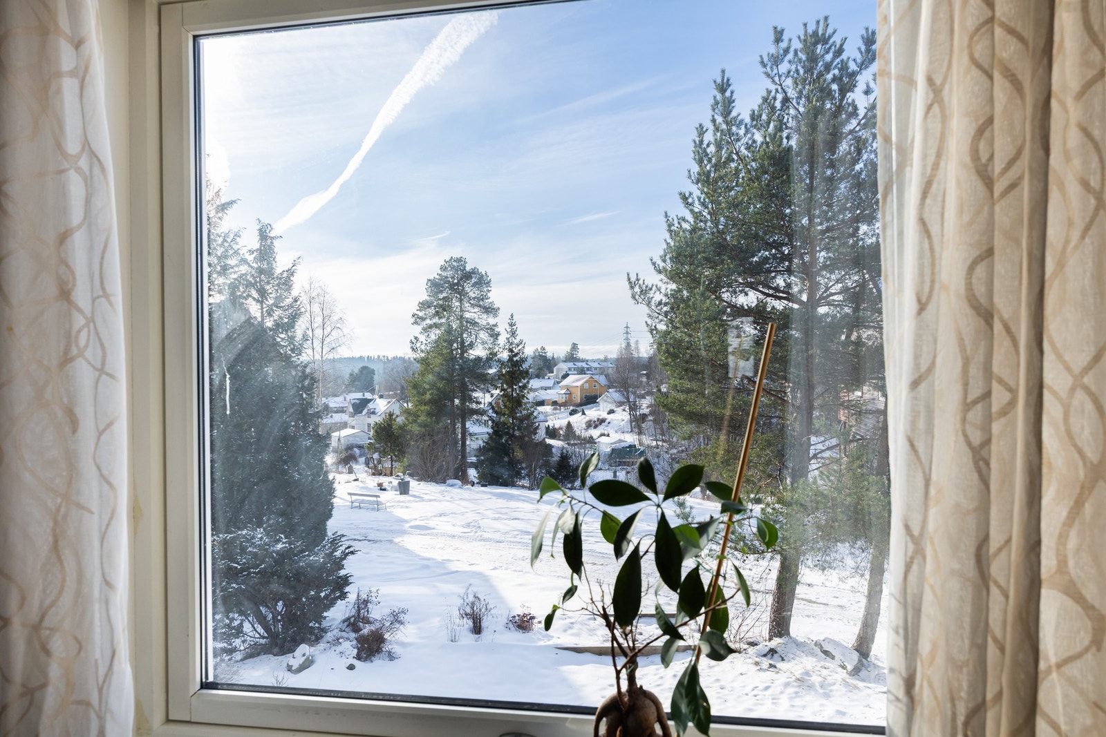 Nydelig utsikt ut fra kjøkkenvinduet. Galleribilde