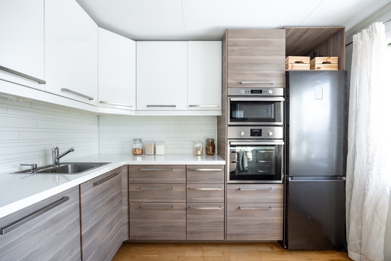 Dette er en pen 3-roms leilighet i andre etasje. Galleribilde