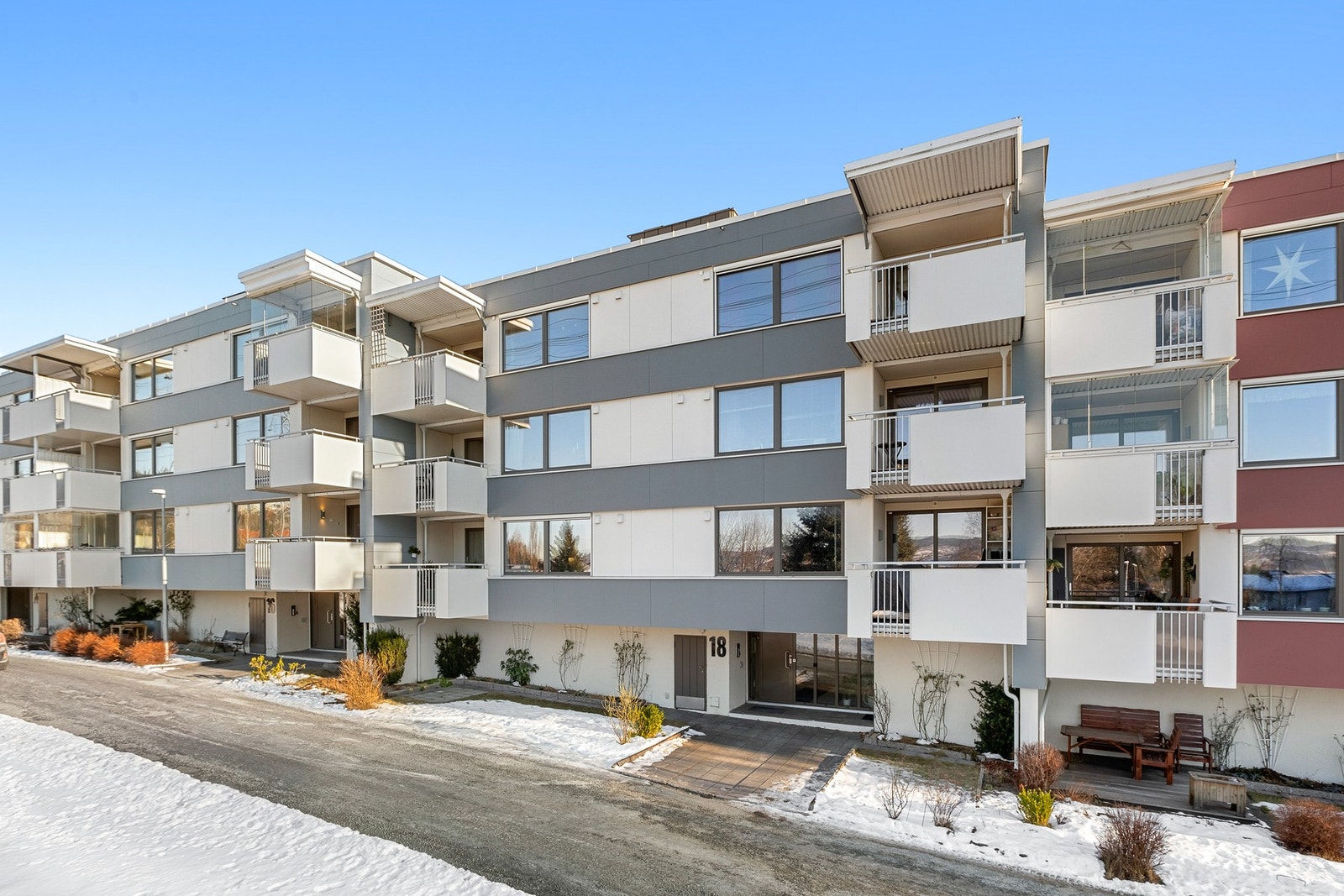 Vinduer og balkongdør skiftet ifbm. rehabiliteringen i 2021/22 Galleribilde