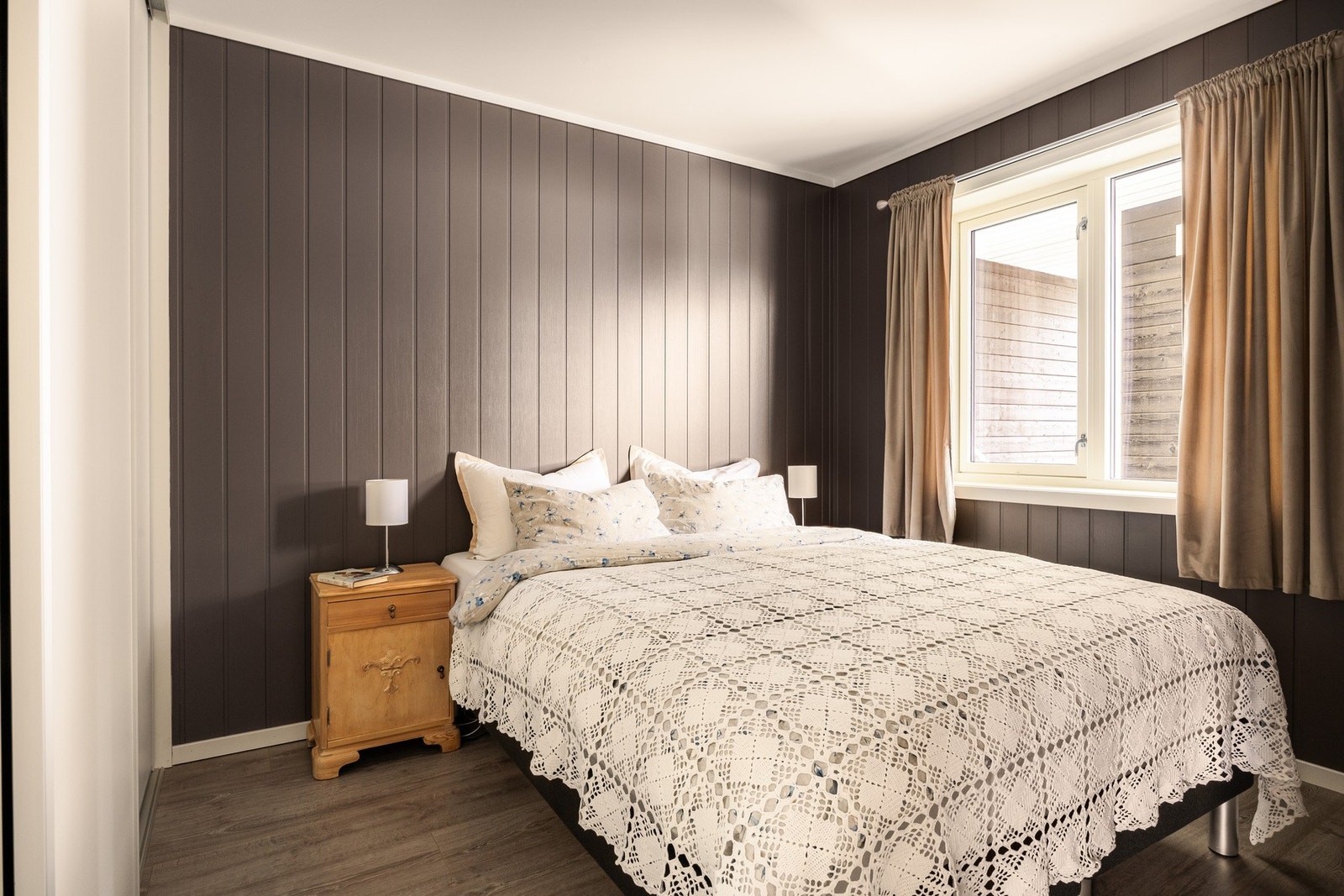 Leiligheten har to gode soverom med fleksible innredningsmuligheter. Galleribilde