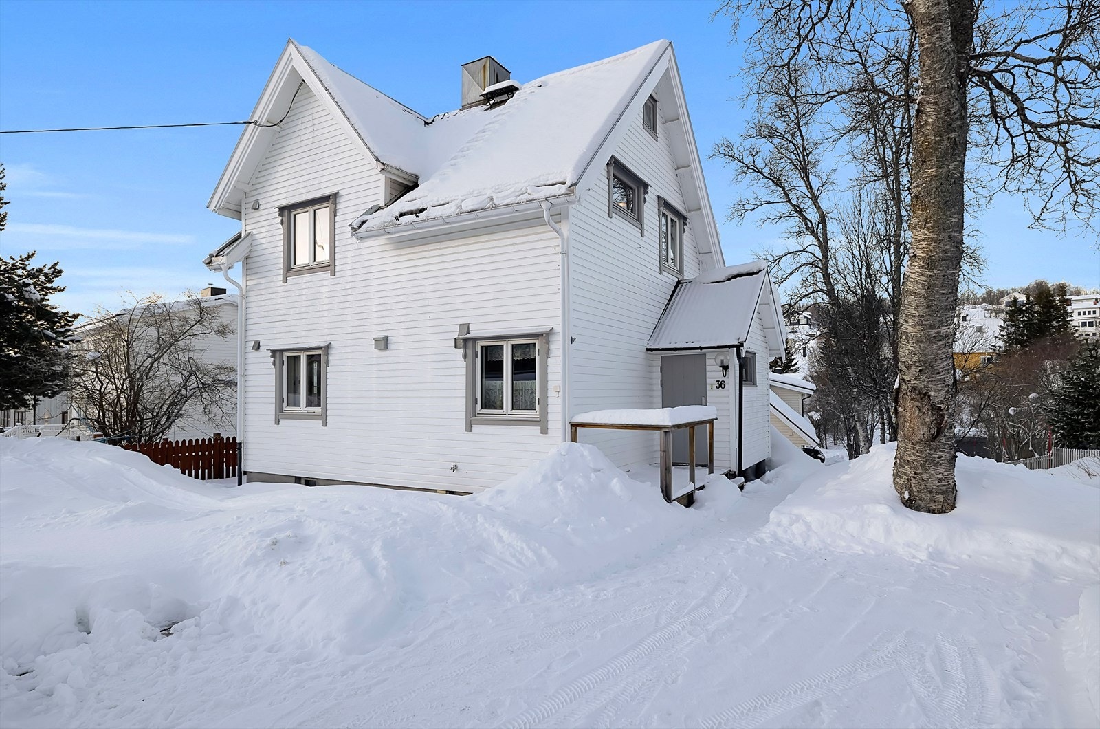 Velkommen til Alfheimvegen 36 - eldre enebolig i sentralt og attraktivt boligområde. Galleribilde